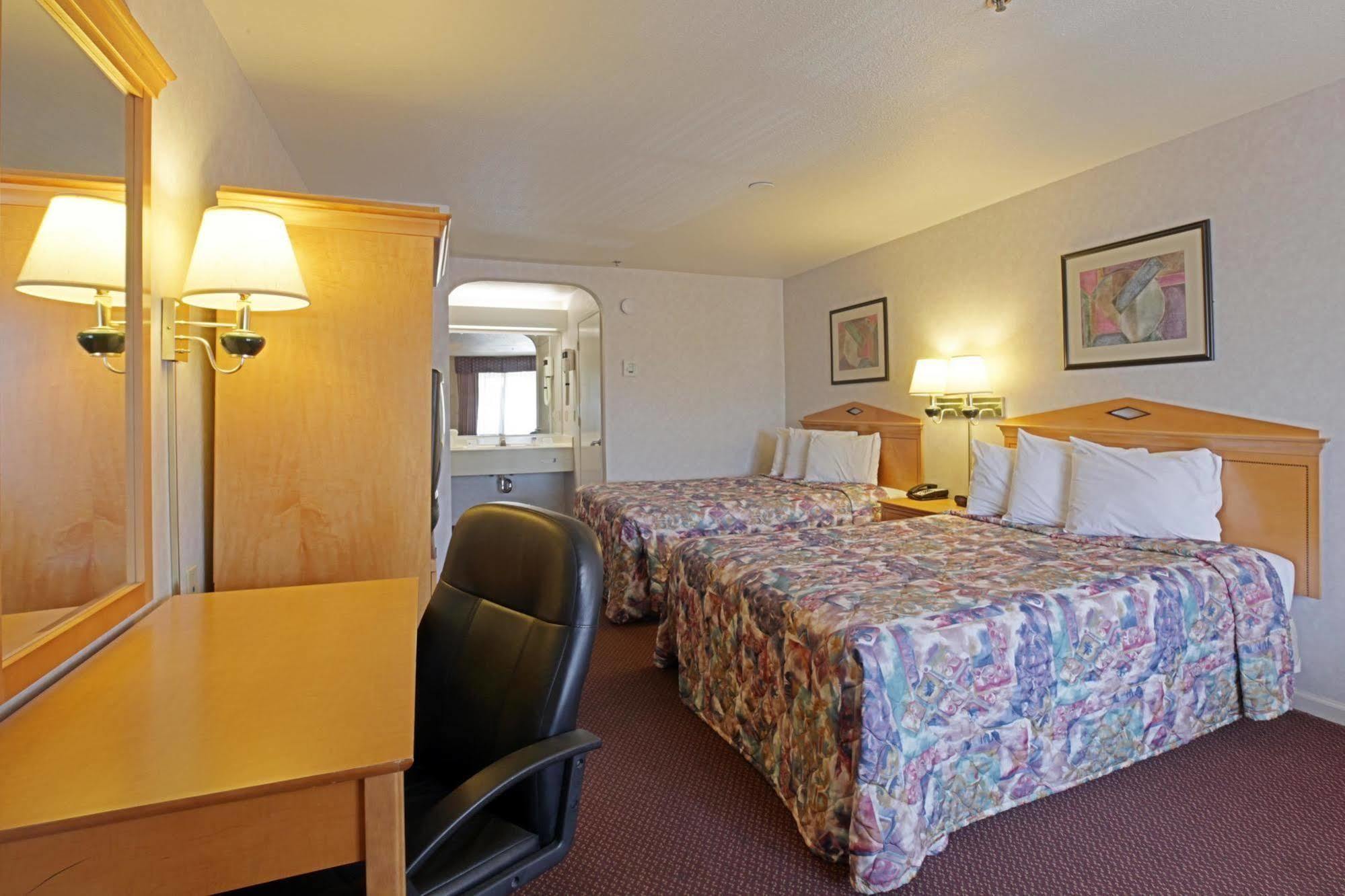 Baymont By Wyndham Manteca Otel Oda fotoğraf