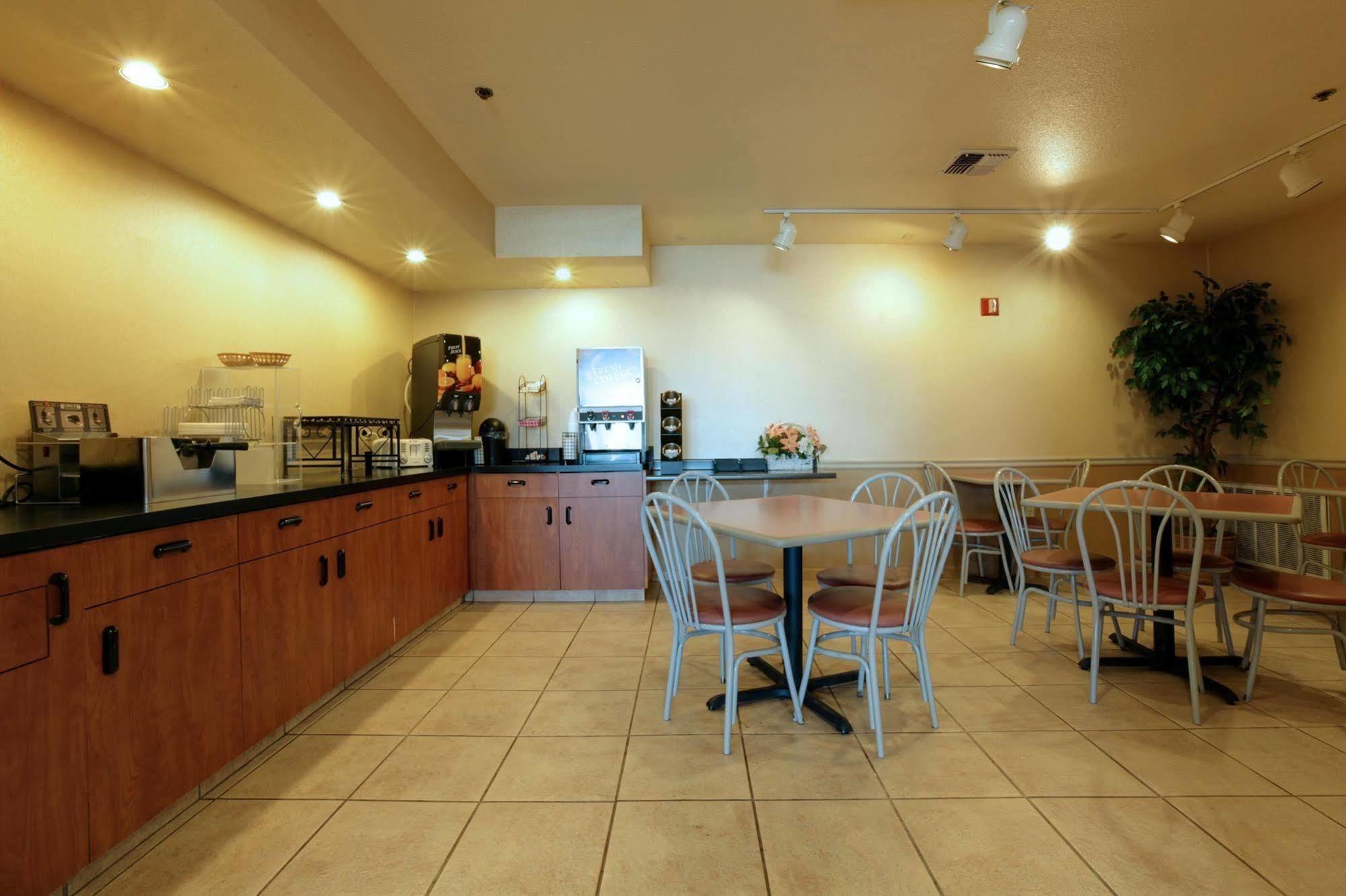 Baymont By Wyndham Manteca Otel Restoran fotoğraf